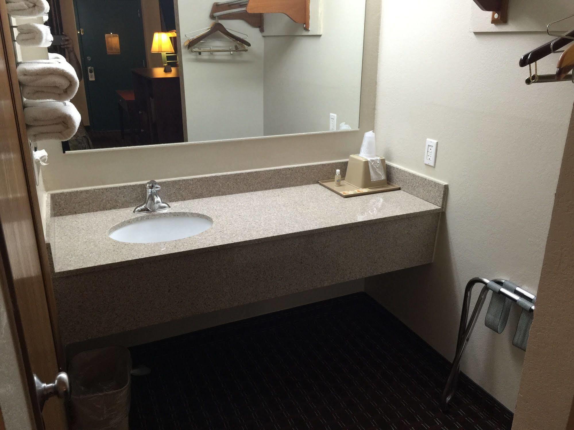 Executive Inn And Suites Dyersburg Екстериор снимка